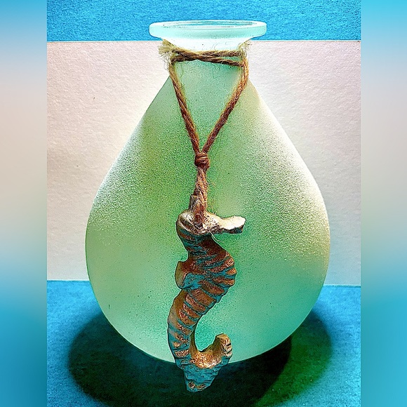 Glass bottle with resin Seahorse! Company: Beachcombers coastal life… - Picture 1 of 7